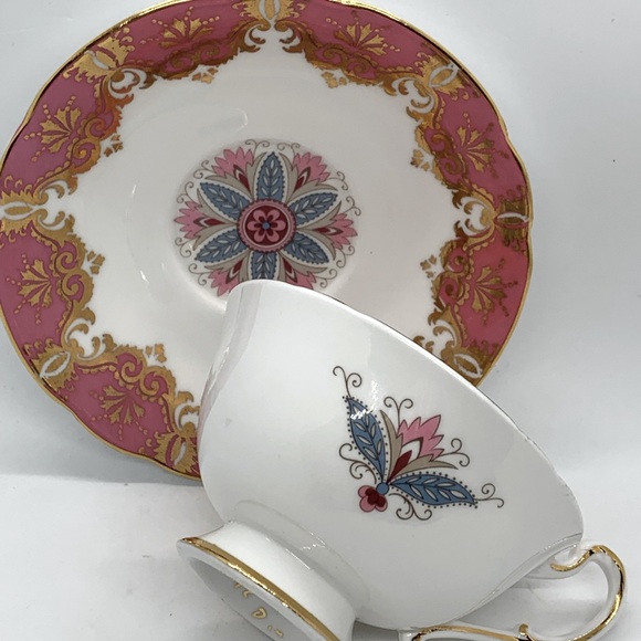 Vintage Paragon China Teacup & Saucer Pink Blue Floral Gold Trim HRH 1960’s - Picture 3 of 8